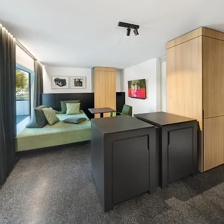 Royal Aparthotel 4*